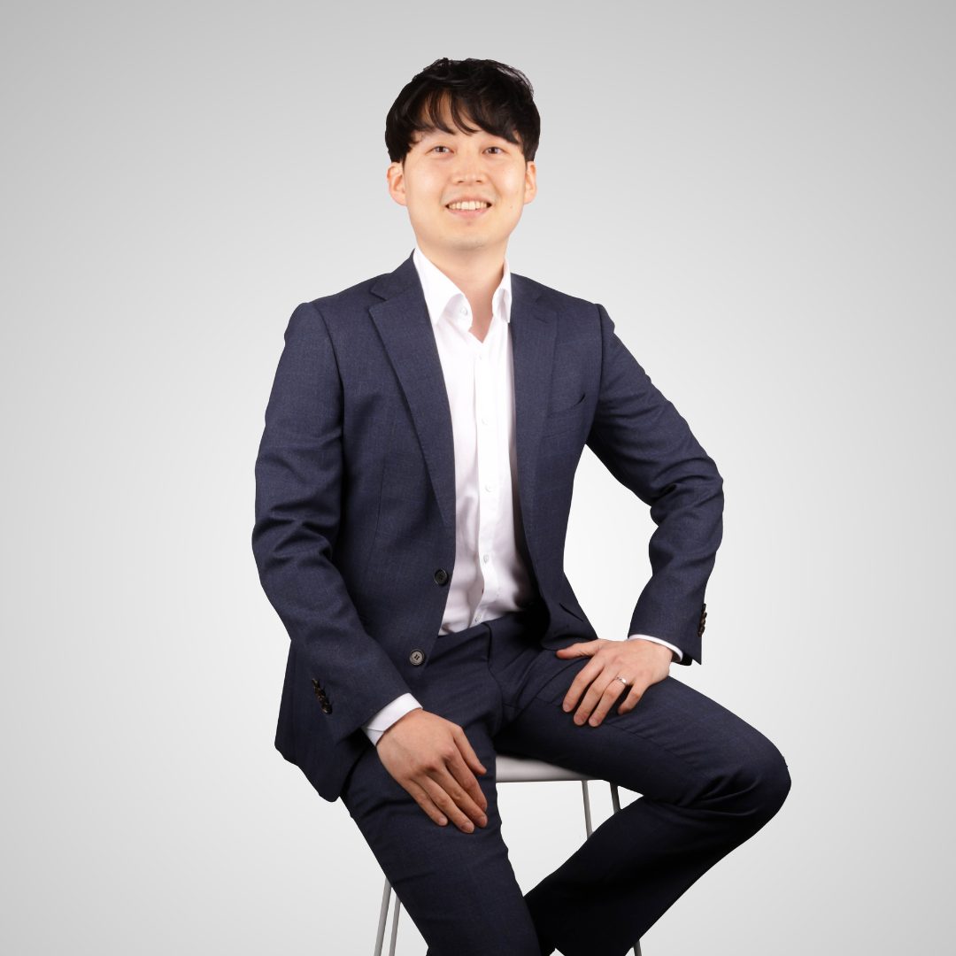 Dr Alex JH Min