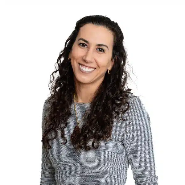 Dr. Thatiana Salomao