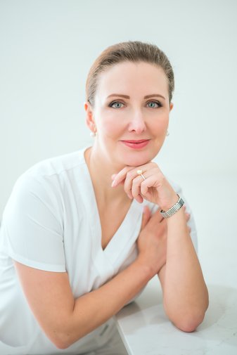 Dr. Maria Avis