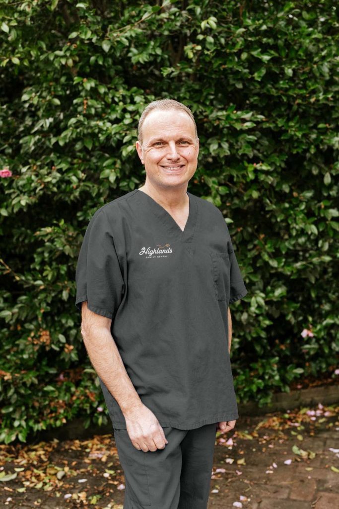 Dr Ron Georgiou MW