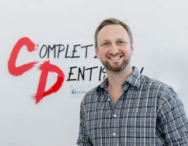 Dr David Lakatos
