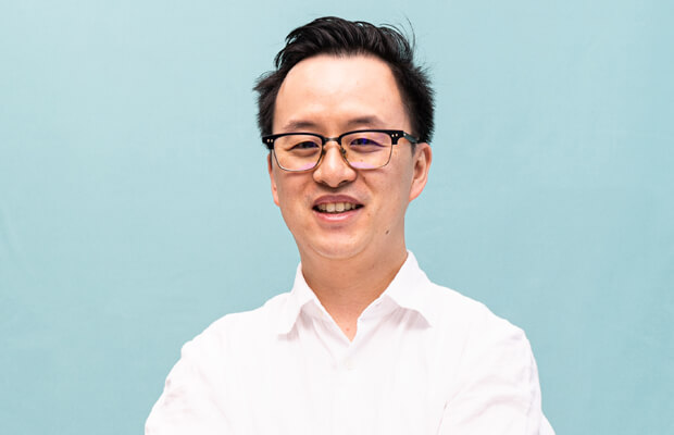 Dr Peter Hoang