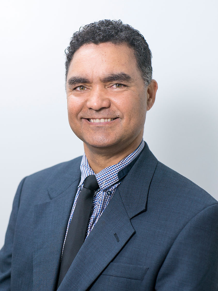 Dr Evan Munns