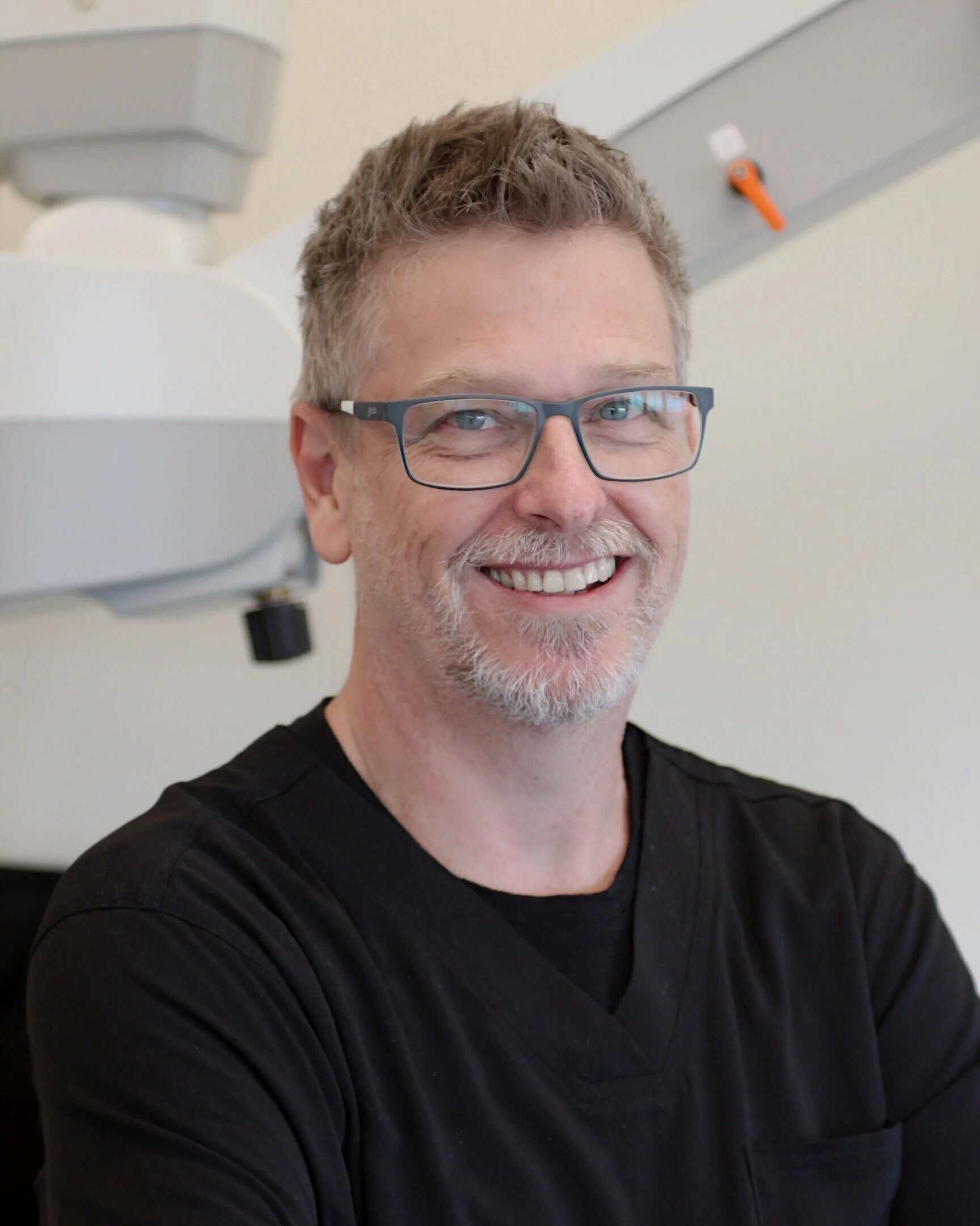 Dr Glen Weston