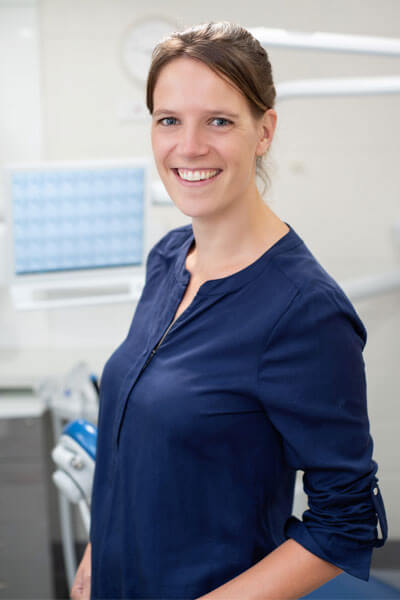 DR YVONNE HUIJSER VAN REENEN