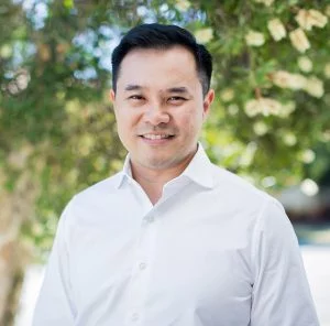Dr Derrick Lee