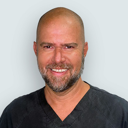 Dr Gustavo Fischer