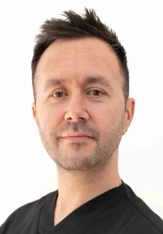 Dr. Vuk Bortnik