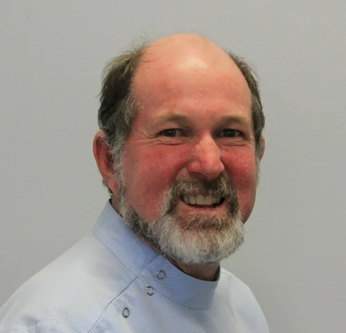 Dr Geoff Thomas