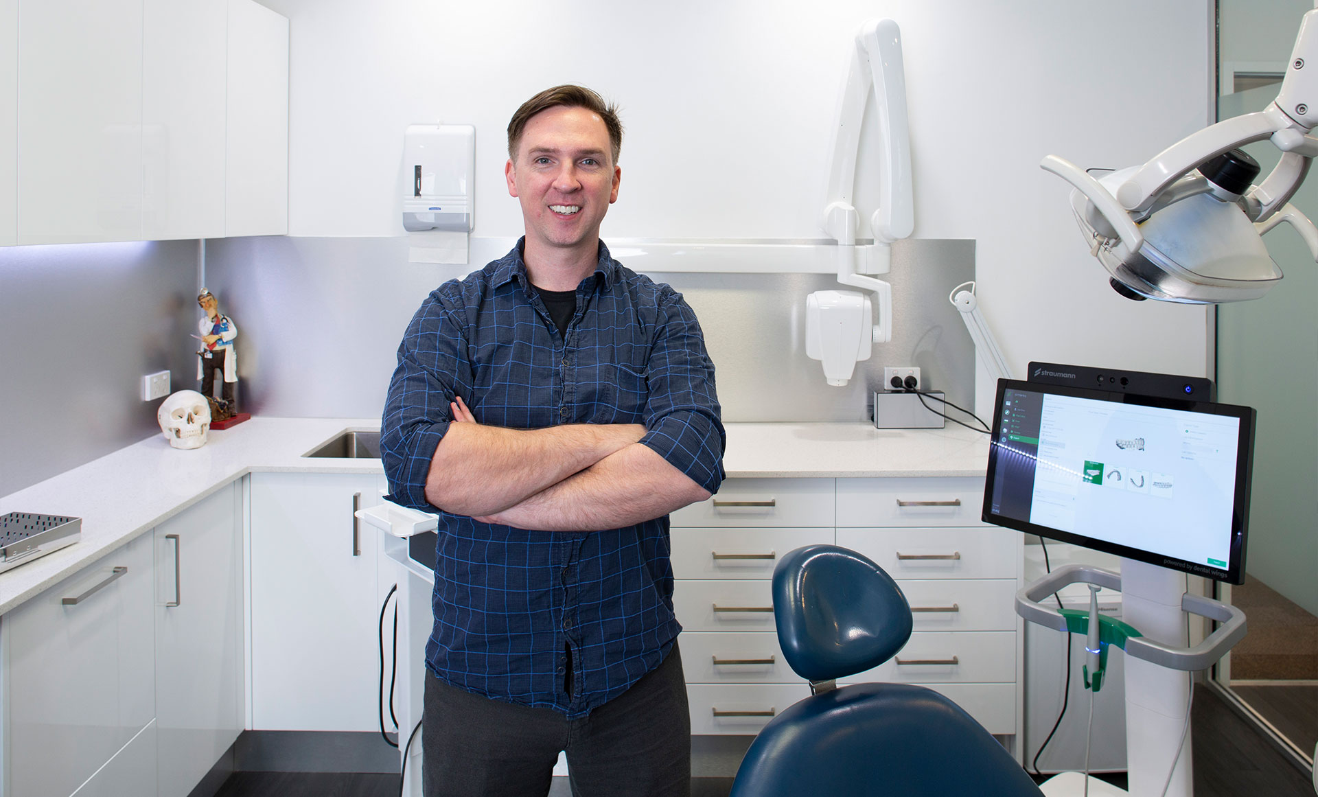 Dr David Willis: Wisdom Teeth & Dental Implants photo 1