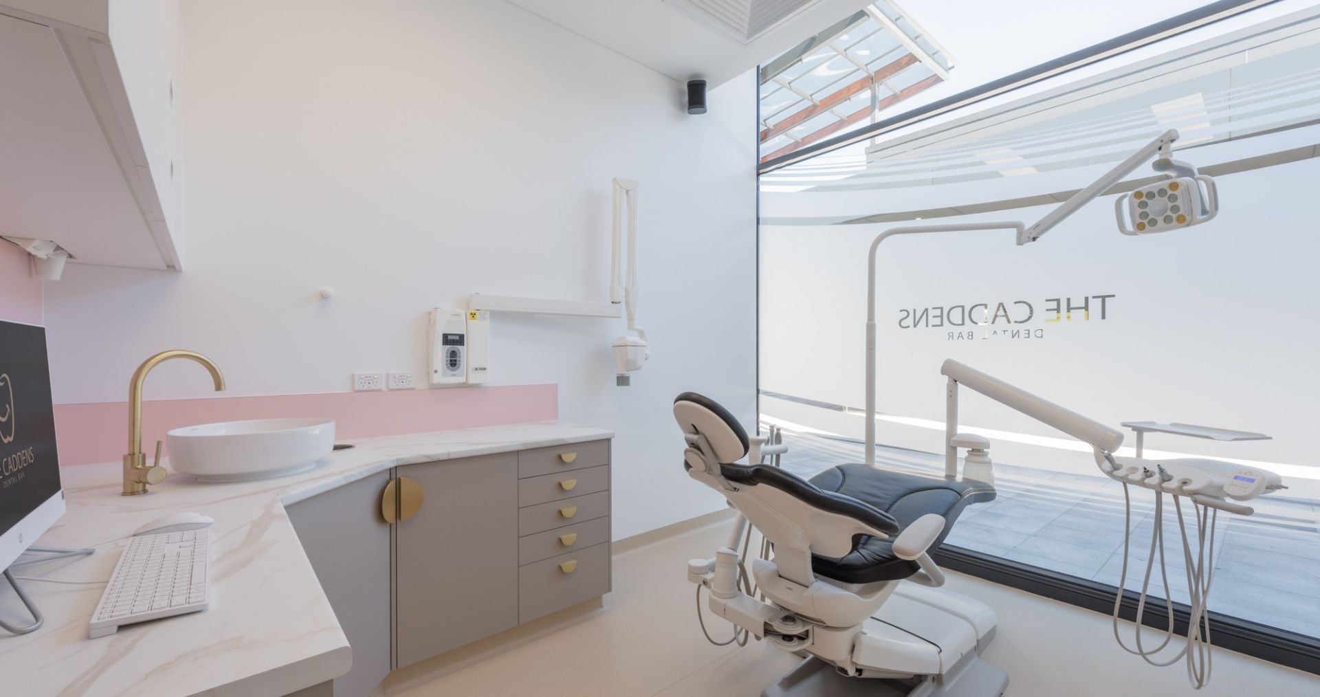 The Caddens Dental Bar photo 4