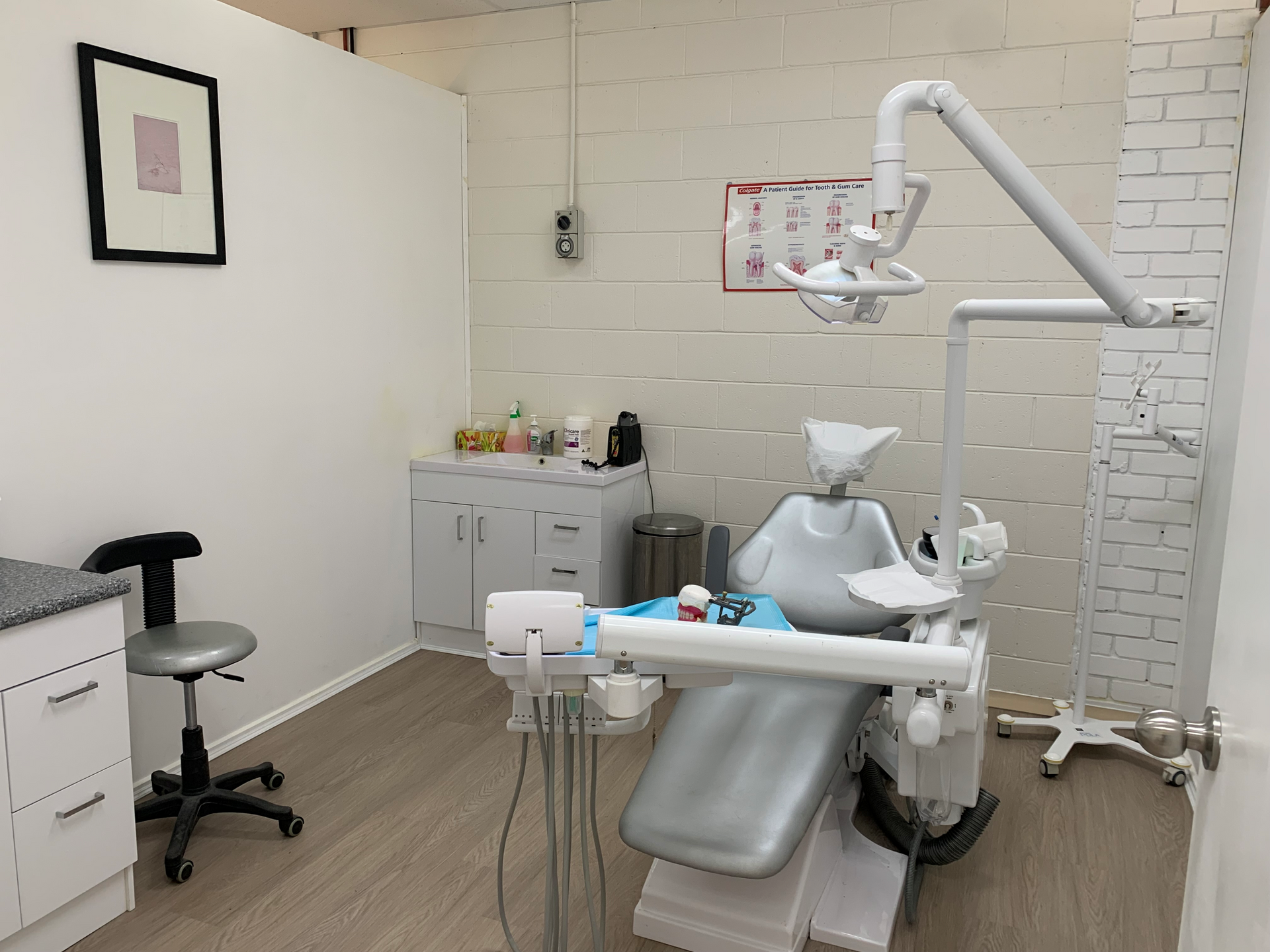 Shyne Dental & Denture Clinic photo 4