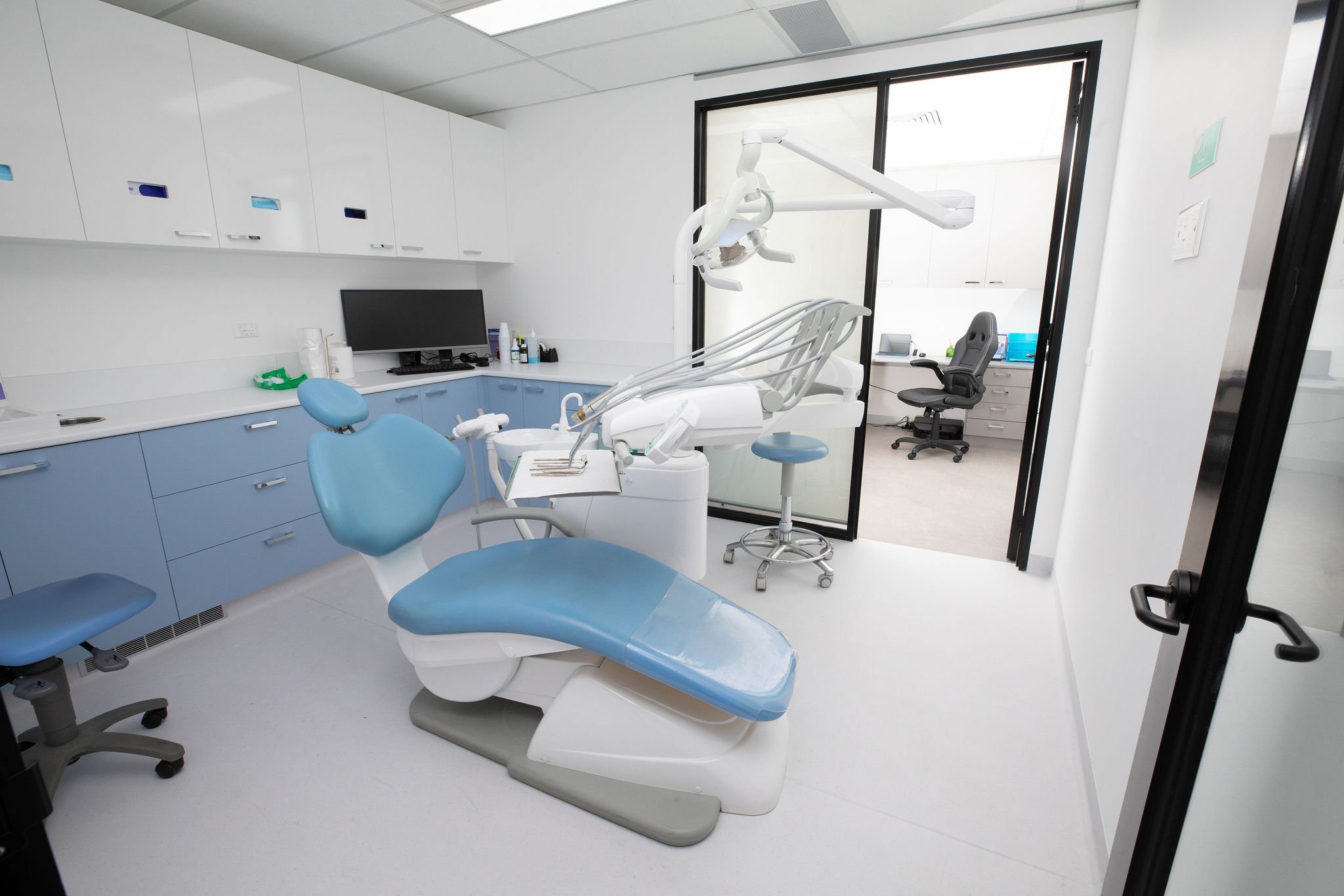 Ivanhoe Perio and Implant Centre photo 4